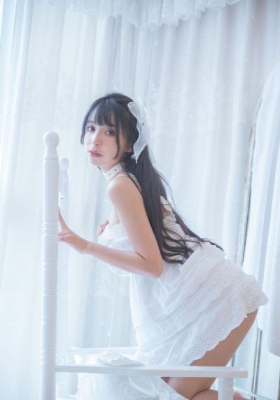 张柏芝承认三胎老公是谢贤