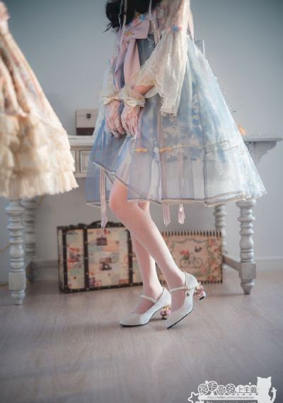 25岁的女高中生