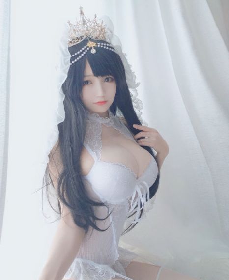 撕掉她的衣服吮的双乳游戏