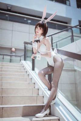 吃奶摸下激烈视频学生